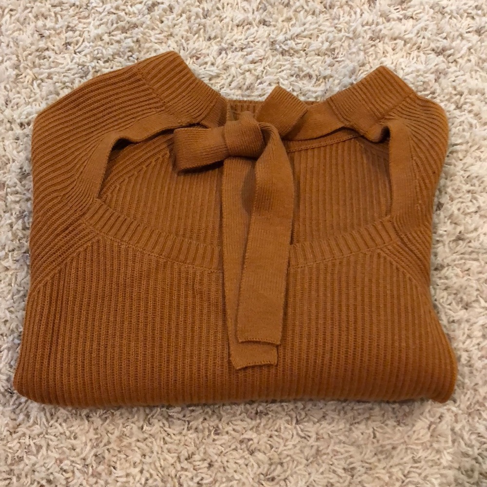 Banana Republic LongSleeve Sweater w/Cutout Size S